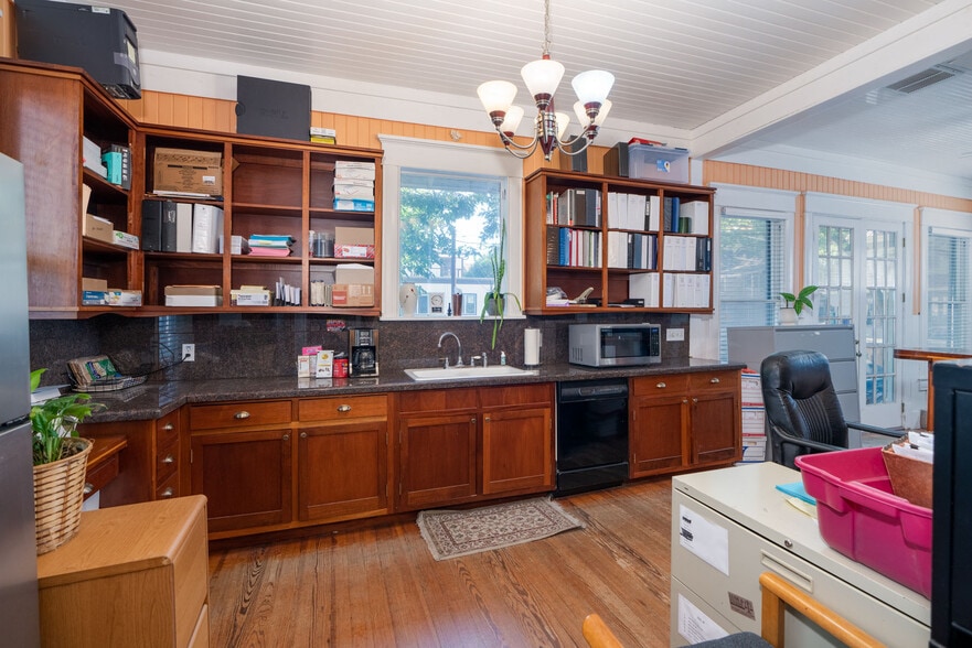 More Photos Of 806 W 11th St, Austin Office Residential For Sale