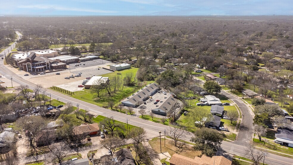 More Photos Of 2912 N Beaton St, Corsicana Apartments For Sale