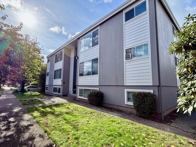 More Photos Of 426 NW 11th St, Corvallis Apartments For Sale