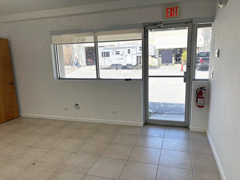 More Photos Of 3464 SW 15th St, Deerfield Beach Warehouse For Lease