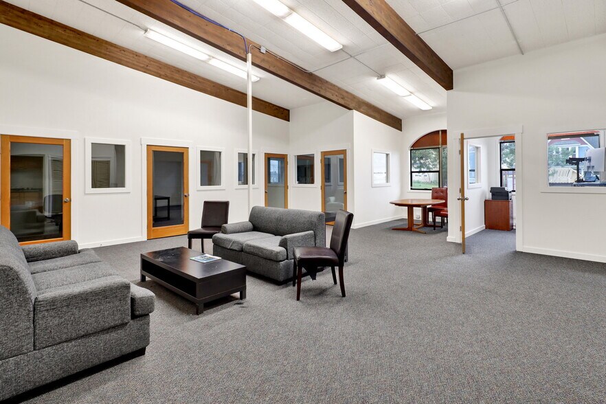 More Photos Of 1326 N Garden St, Bellingham Religious Facility For Lease