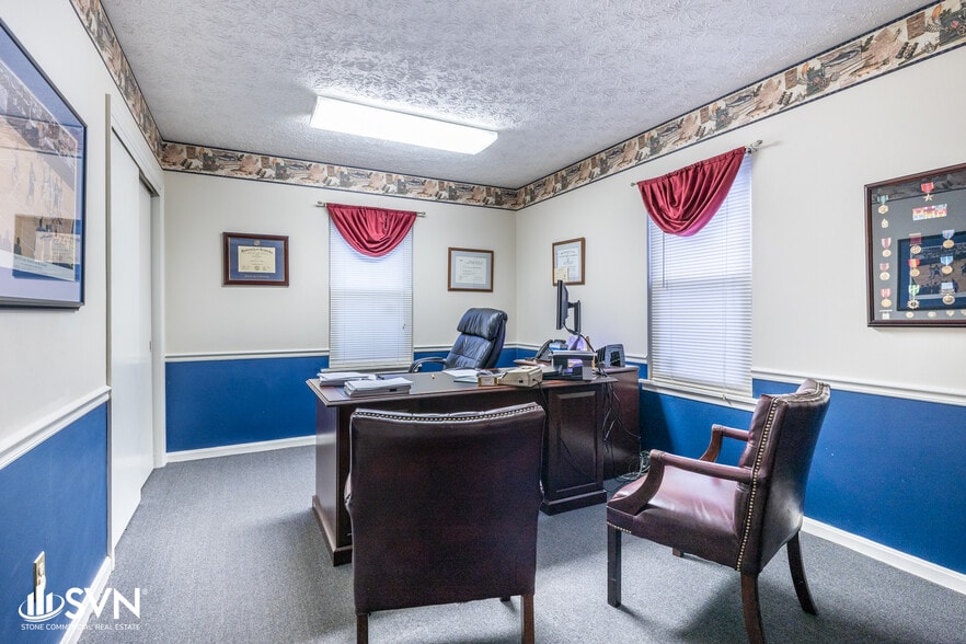 More Photos Of 261 Regency Cir, Lexington Office For Sale