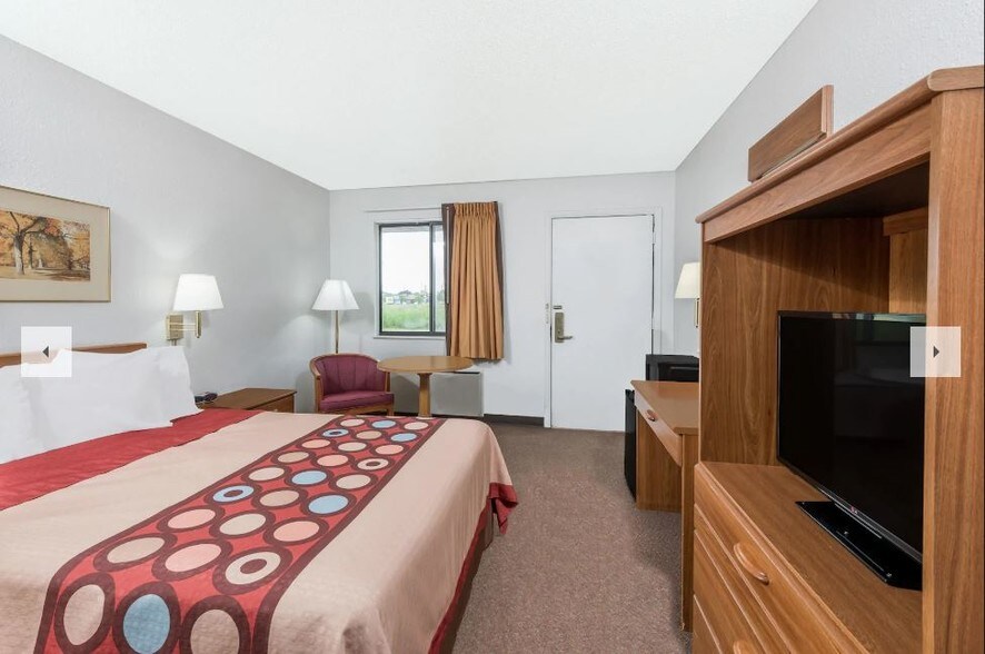 More Photos Of 299 Adena Dr, Newcomerstown Hotel For Sale