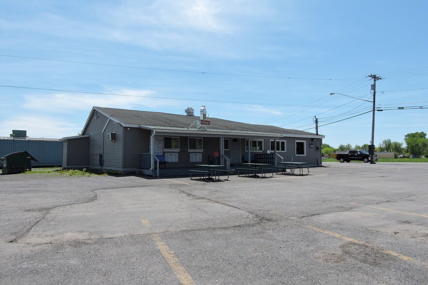 More Photos Of 7991 Route 31, Bridgeport Restaurant For Sale
