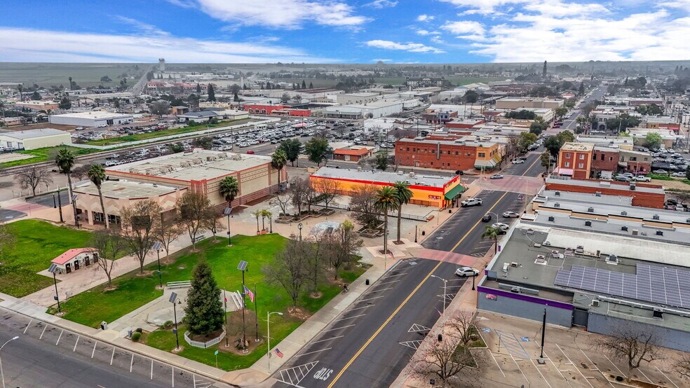 More Photos Of 217 S L St, Dinuba Freestanding For Sale