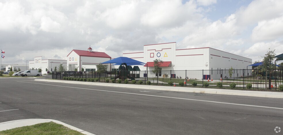 More Photos Of 2535 SE Military Dr, San Antonio Schools For Sale