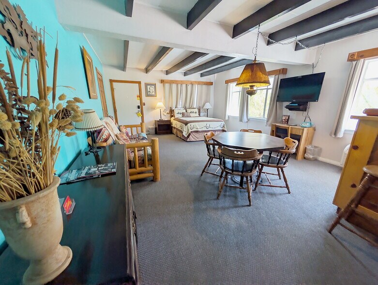 More Photos Of 166 S 400 E, Moab Hotel For Sale