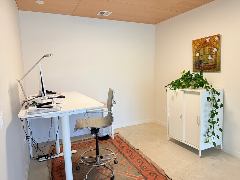 More Photos Of 990 N Hill St, Los Angeles Storefront Retail Office For Lease