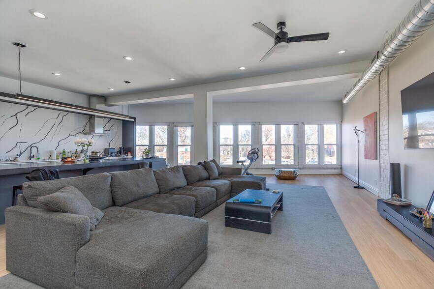 More Photos Of 7420 Manchester Rd, Maplewood Office Residential For Sale