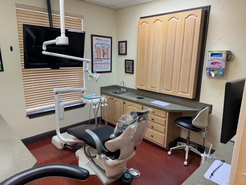 More Photos Of 6407 Colleyville Blvd, Colleyville Medical For Sale