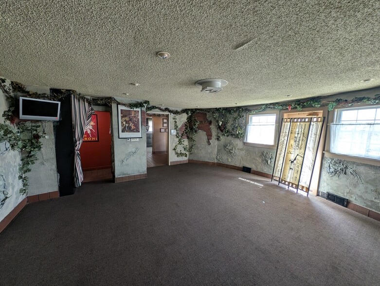 More Photos Of 1952 Kensington Ave, Buffalo Restaurant For Lease