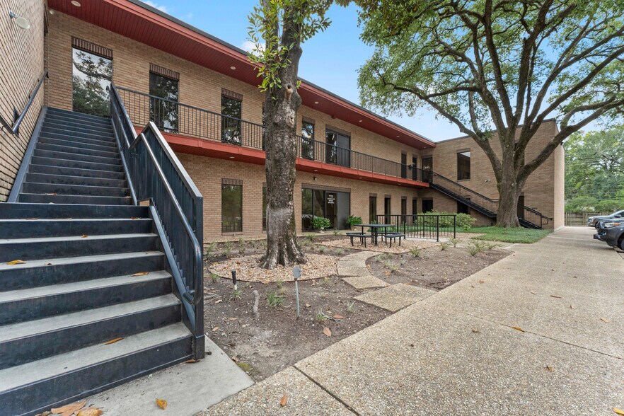 More Photos Of 7732 Goodwood Blvd, Baton Rouge Office Residential For Sale