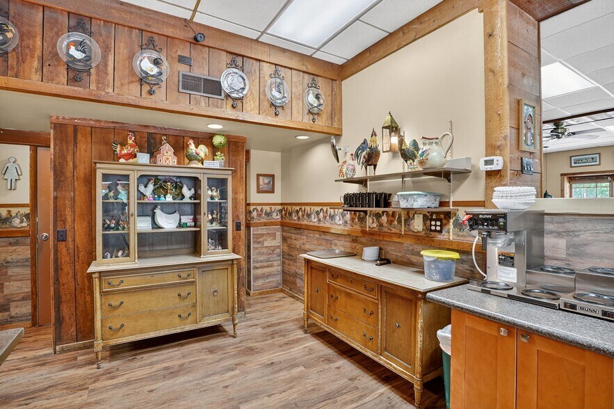 More Photos Of 550 McKeesport Rd, Elizabeth Freestanding For Sale