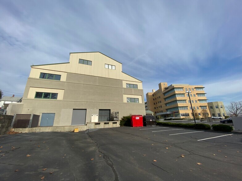 More Photos Of 345 Wilson Ave, Norwalk Warehouse For Lease