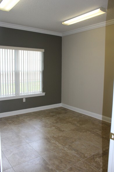 More Photos Of 12627 San Jose Blvd, Jacksonville Medical For Lease