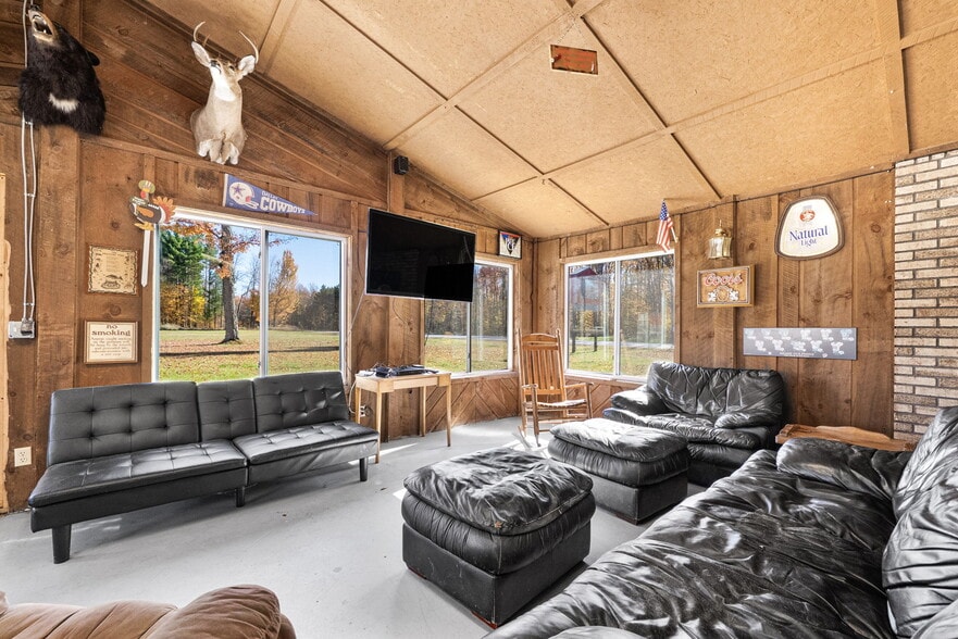 More Photos Of 10422 Cadillac Hwy, Thompsonville Hotel For Sale