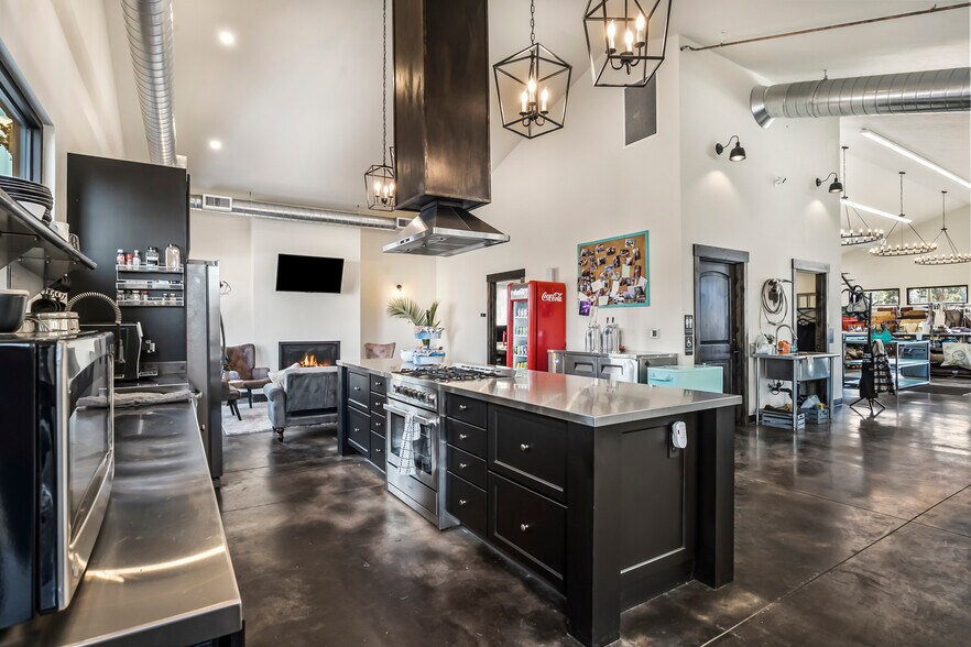 More Photos Of 19885 7th St, Bend Flex For Sale