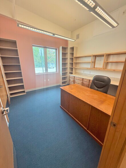More Photos Of 6051 Bayshore Dr, Naples Daycare Center For Lease