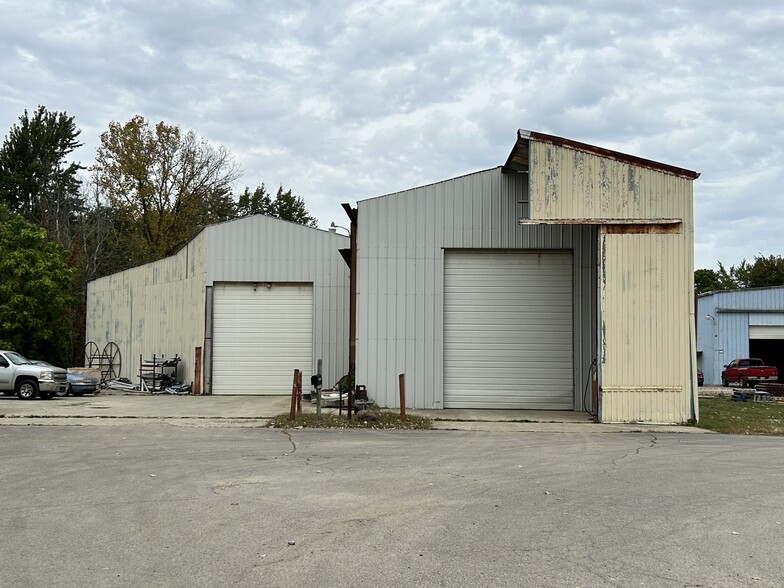 Primary Photo Of 5522 A N Center St, Hilliard Warehouse For Sale