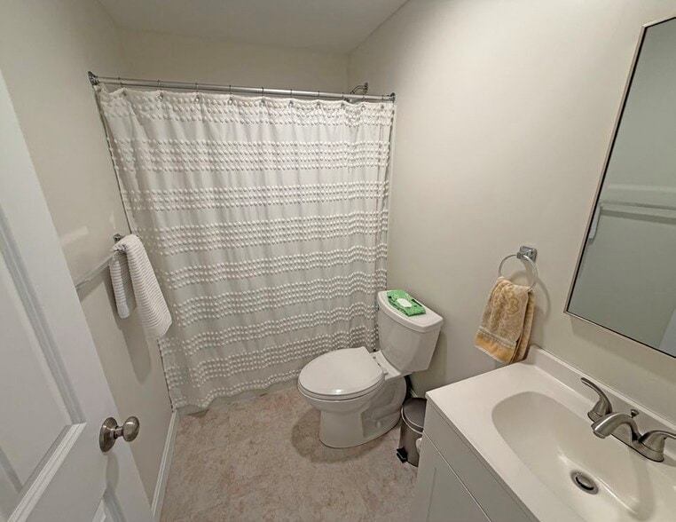 More Photos Of 39 Pearl St, Hyannis Apartments For Sale