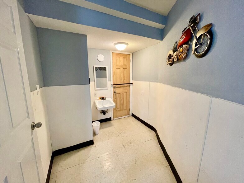 More Photos Of 1799 E 21st St, Merced Flex For Sale