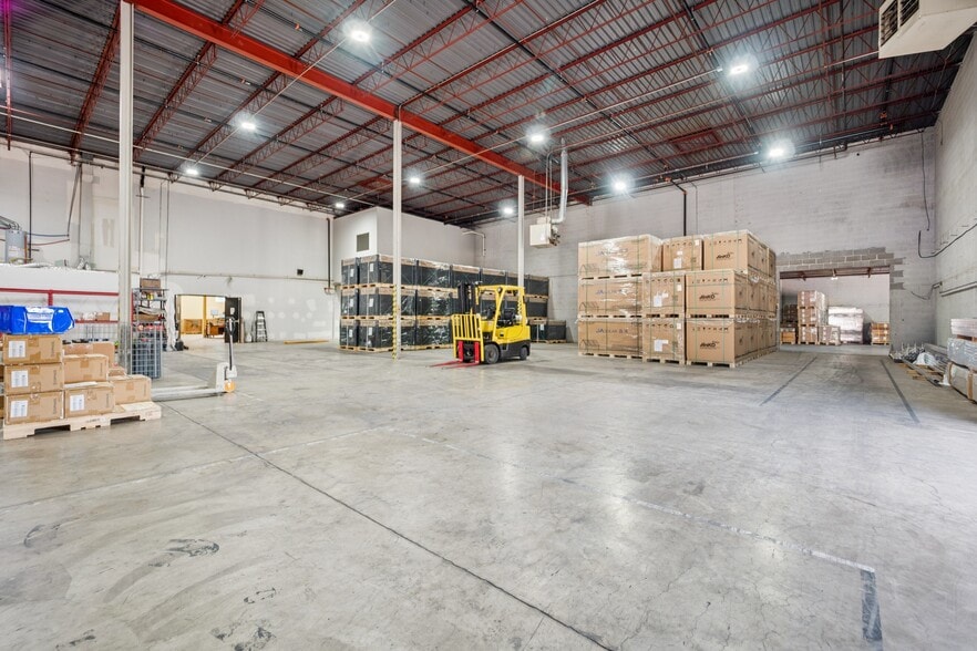 More Photos Of 7201 N Broadway Ext, Oklahoma City Warehouse For Lease