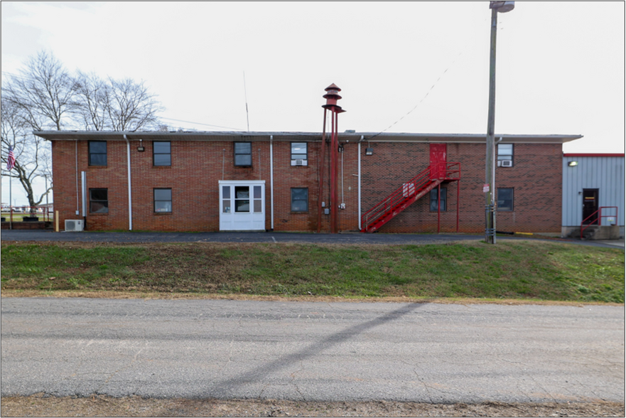 More Photos Of 2997 Wilkesboro Hwy, Statesville Showroom For Sale