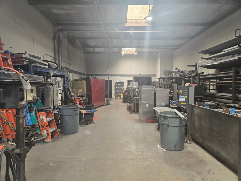 More Photos Of 1240 N Blue Gum St, Anaheim Warehouse For Sale