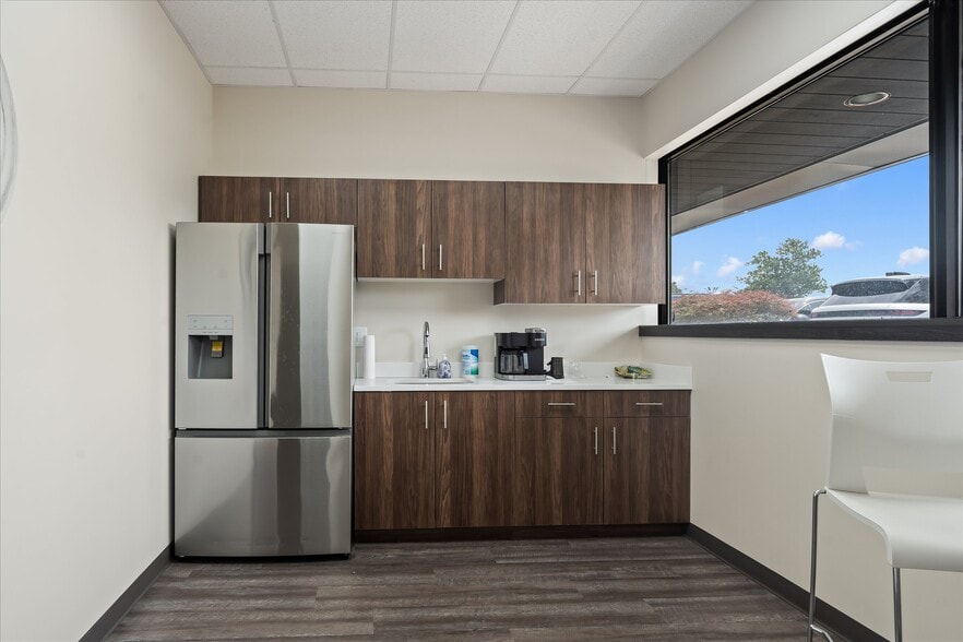 More Photos Of 29444 Northwestern Hwy, Southfield Office For Sale