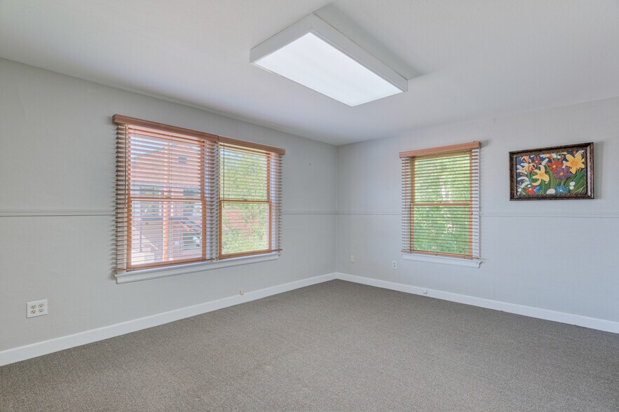 More Photos Of 160 NW Irving Ave, Bend Office Residential For Lease