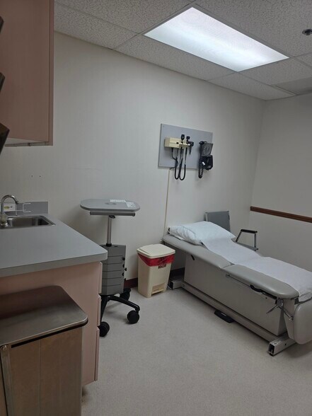 More Photos Of 2525 Harbor Blvd, Port Charlotte Medical For Lease