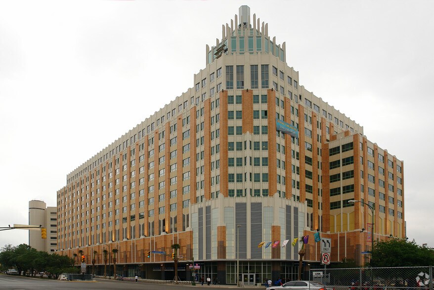 More Photos Of 100 N Santa Rosa St, San Antonio Apartments For Lease