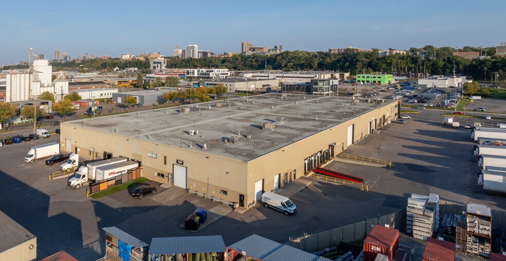 More Photos Of 1670 Rue Semple, Québec Manufacturing For Lease