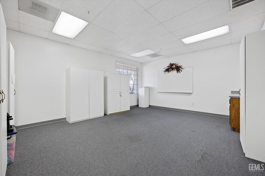 More Photos Of 425 S H St, Bakersfield Religious Facility For Sale