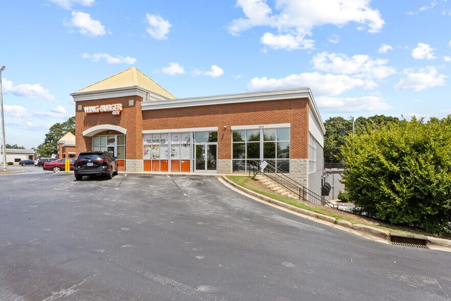 More Photos Of 3016 N Main St, Anderson Storefront Retail Office For Lease