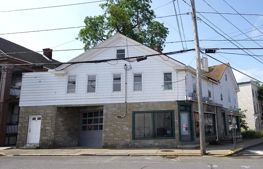 More Photos Of 801 Columbia St, Hudson Storefront Retail Residential For Sale