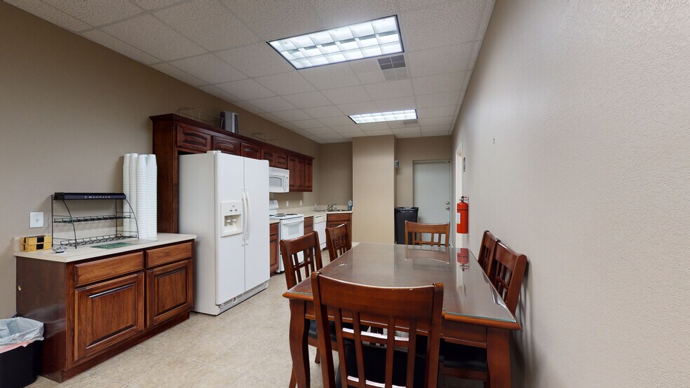 More Photos Of 2501 SW Aviation St, Bentonville Loft Creative Space For Lease