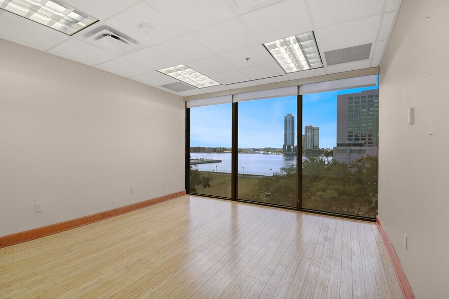 More Photos Of 233 E Bay St, Jacksonville Office For Sale