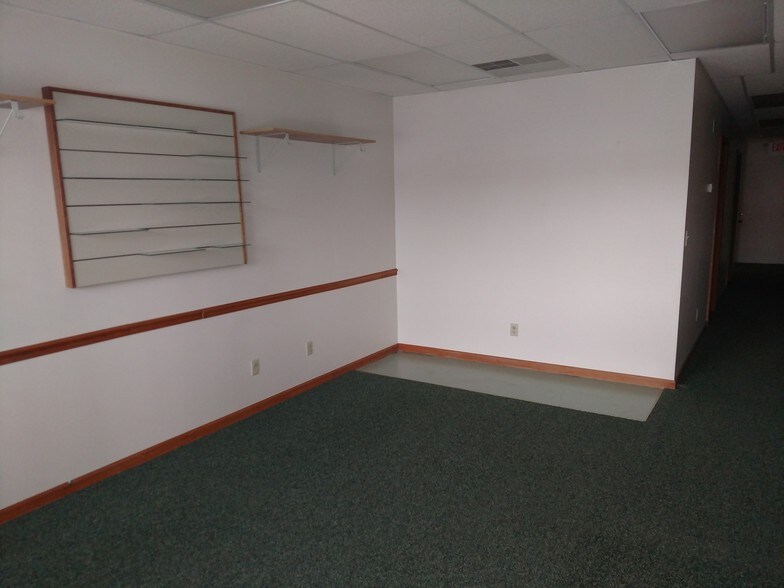More Photos Of 5836 N Lapeer Rd, North Branch Storefront For Lease