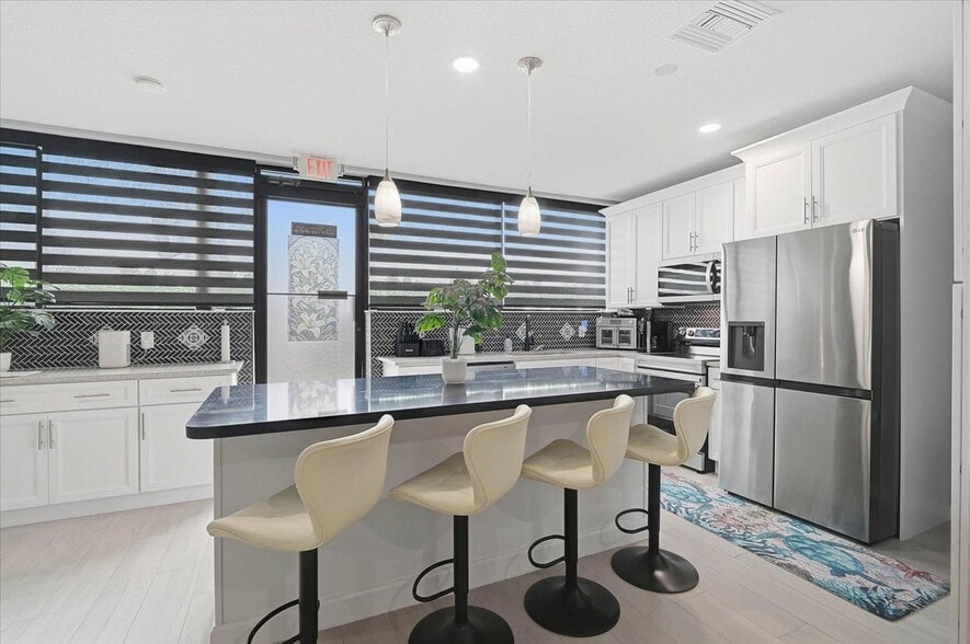 More Photos Of 2160 Gulf Gate Dr, Sarasota Storefront For Sale