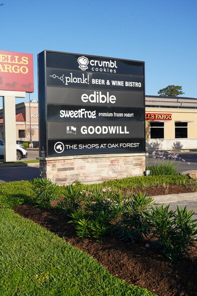 More Photos Of 1352-1368 W 43rd St, Houston Unknown For Lease