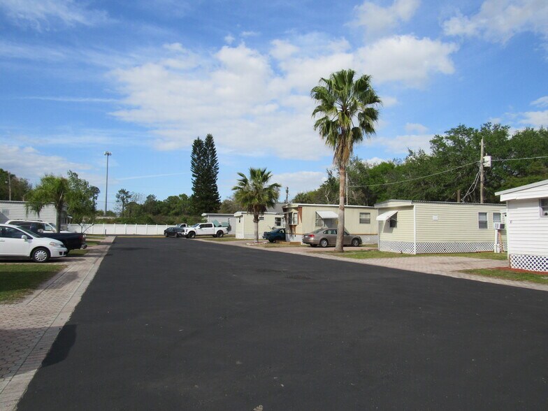 More Photos Of 12300 Phillips Ln, Gibsonton Manufactured Housing Mobile Home Park For Sale