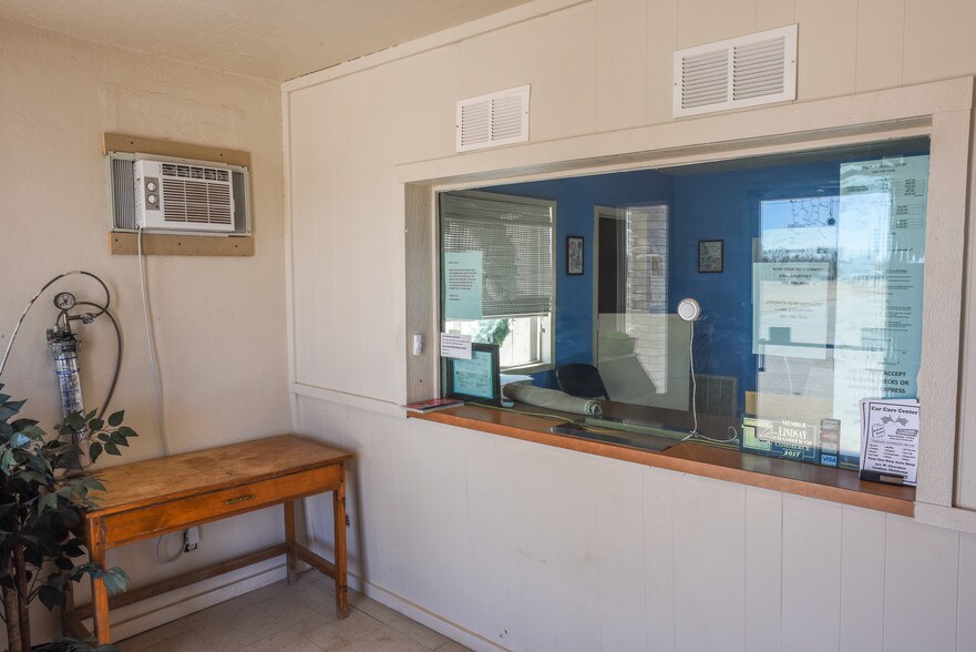 More Photos Of 1000 W Cherokee St, Lindsay Hotel For Sale