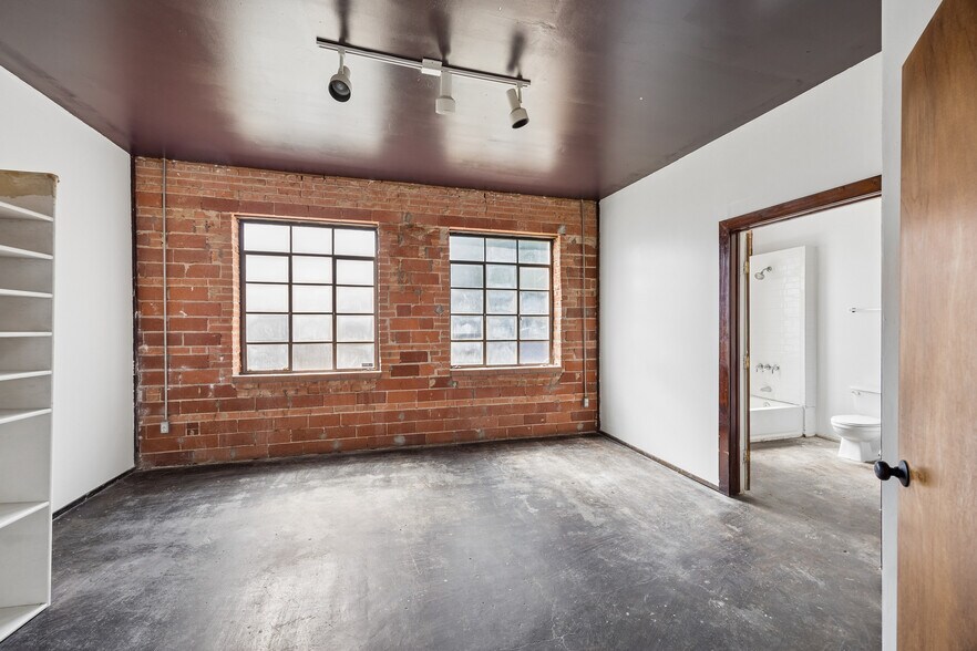 More Photos Of 2602 Kings Rd, Dallas Religious Facility For Sale