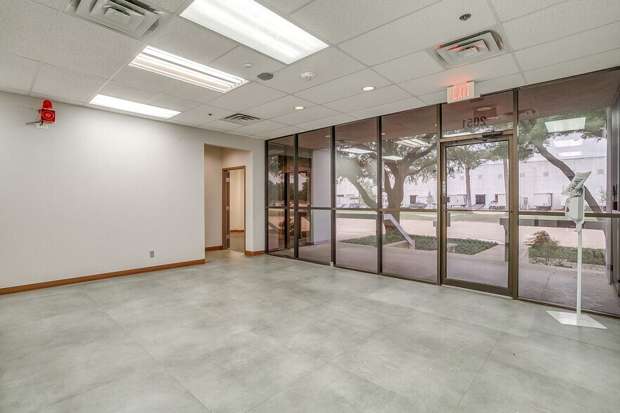 More Photos Of 2051 Franklin Dr, Fort Worth Warehouse For Lease