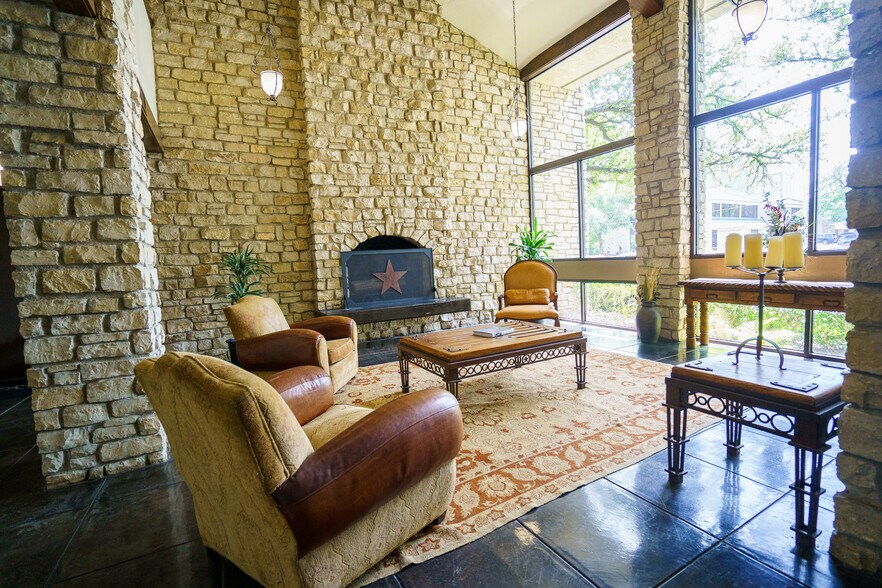 More Photos Of 16250 Knoll Trail Dr, Dallas Office For Lease