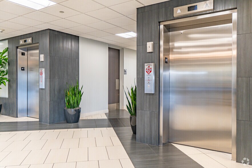 More Photos Of 5130 Eisenhower Blvd, Tampa Office For Lease