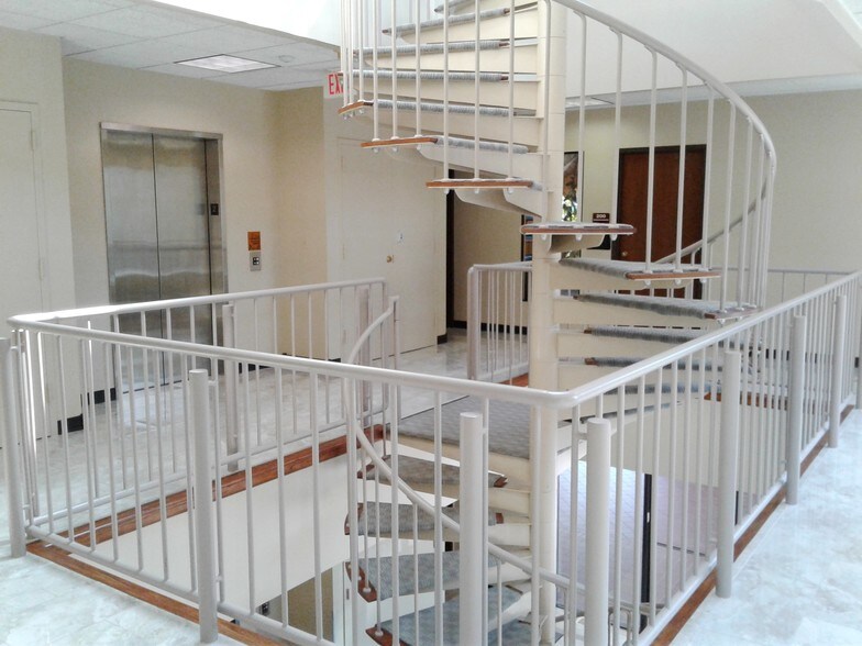 More Photos Of 600 S Washington St, Naperville Medical For Lease