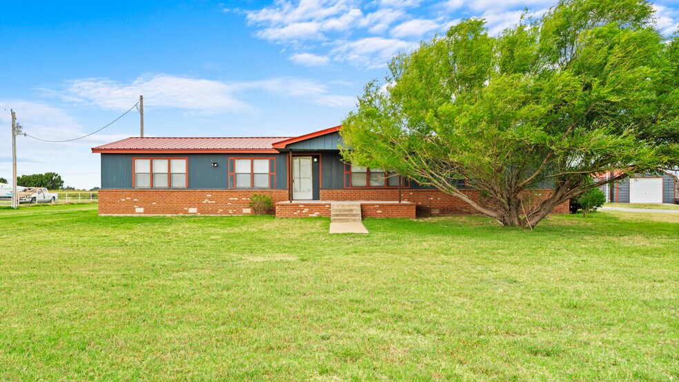 More Photos Of 20500 N 2810 Rd, Kingfisher Lodge Meeting Hall For Sale