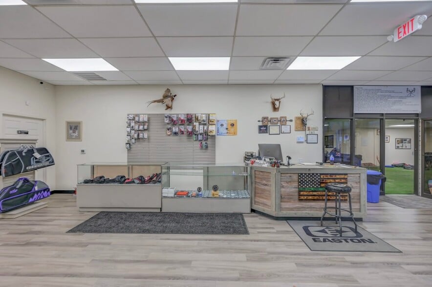 More Photos Of 116-120 Monahan Ave, Dunmore Flex For Lease